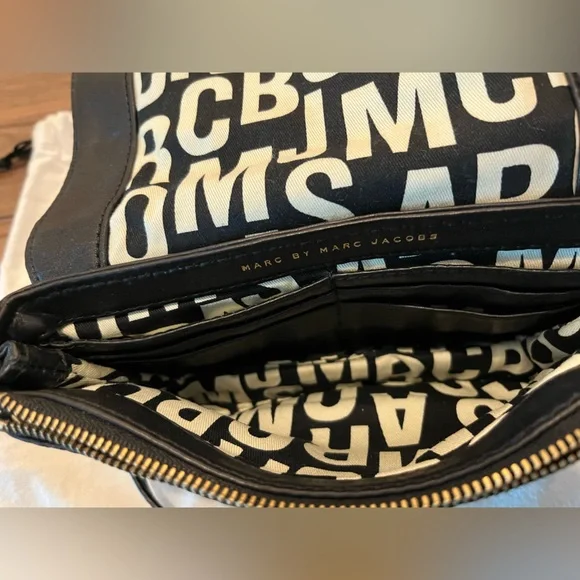 Marc by Marc Jacobs Totally Turnlock Crossbody Clutch - Picture 5 of 10